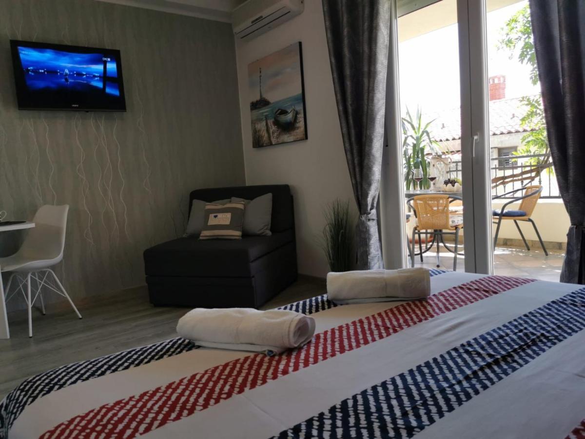 Apartments Deak Макарска Экстерьер фото