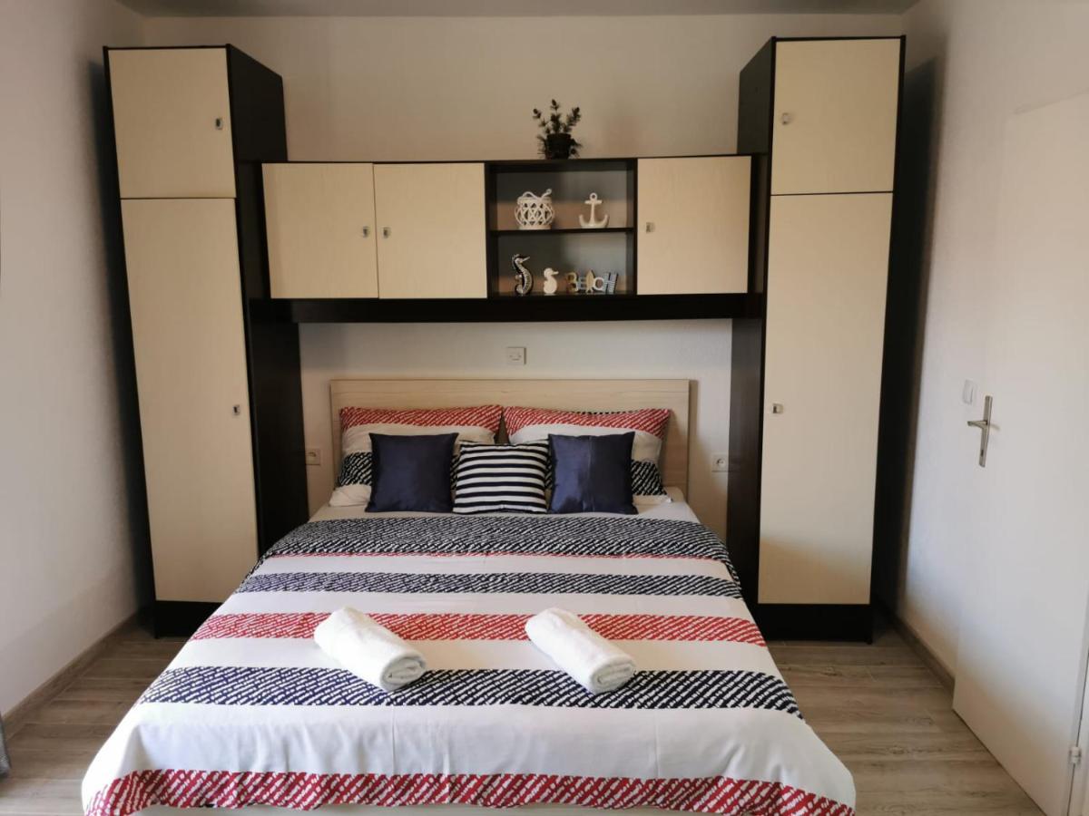 Apartments Deak Макарска Экстерьер фото