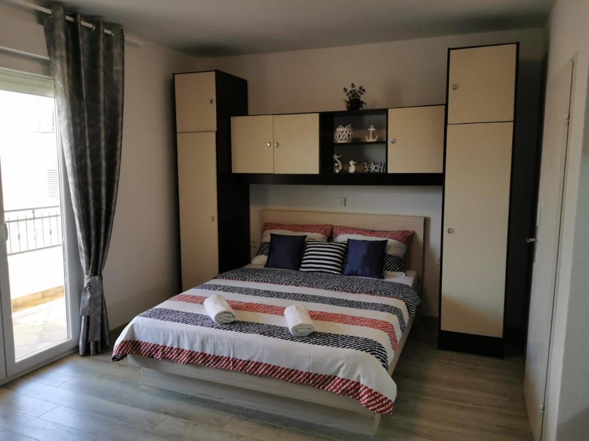 Apartments Deak Макарска Экстерьер фото