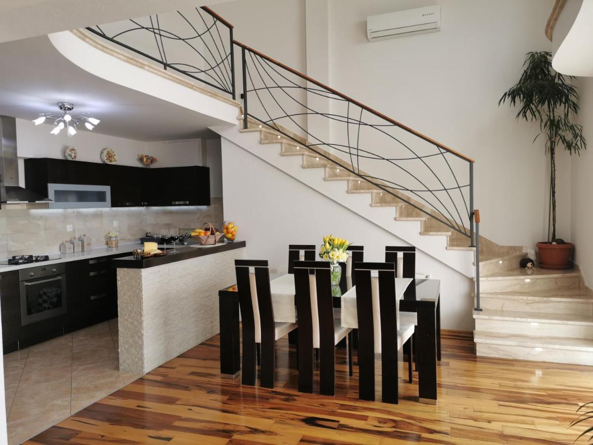 Apartments Deak Макарска Экстерьер фото