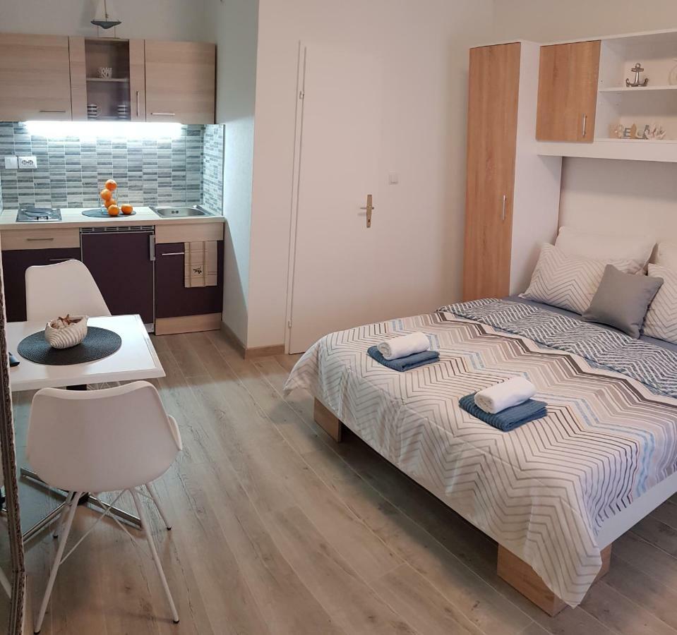 Apartments Deak Макарска Экстерьер фото
