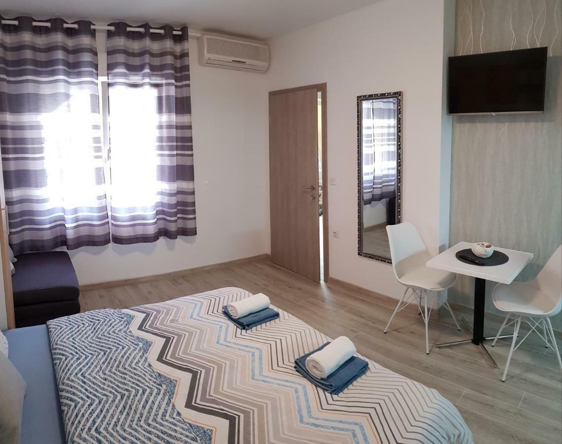 Apartments Deak Макарска Экстерьер фото