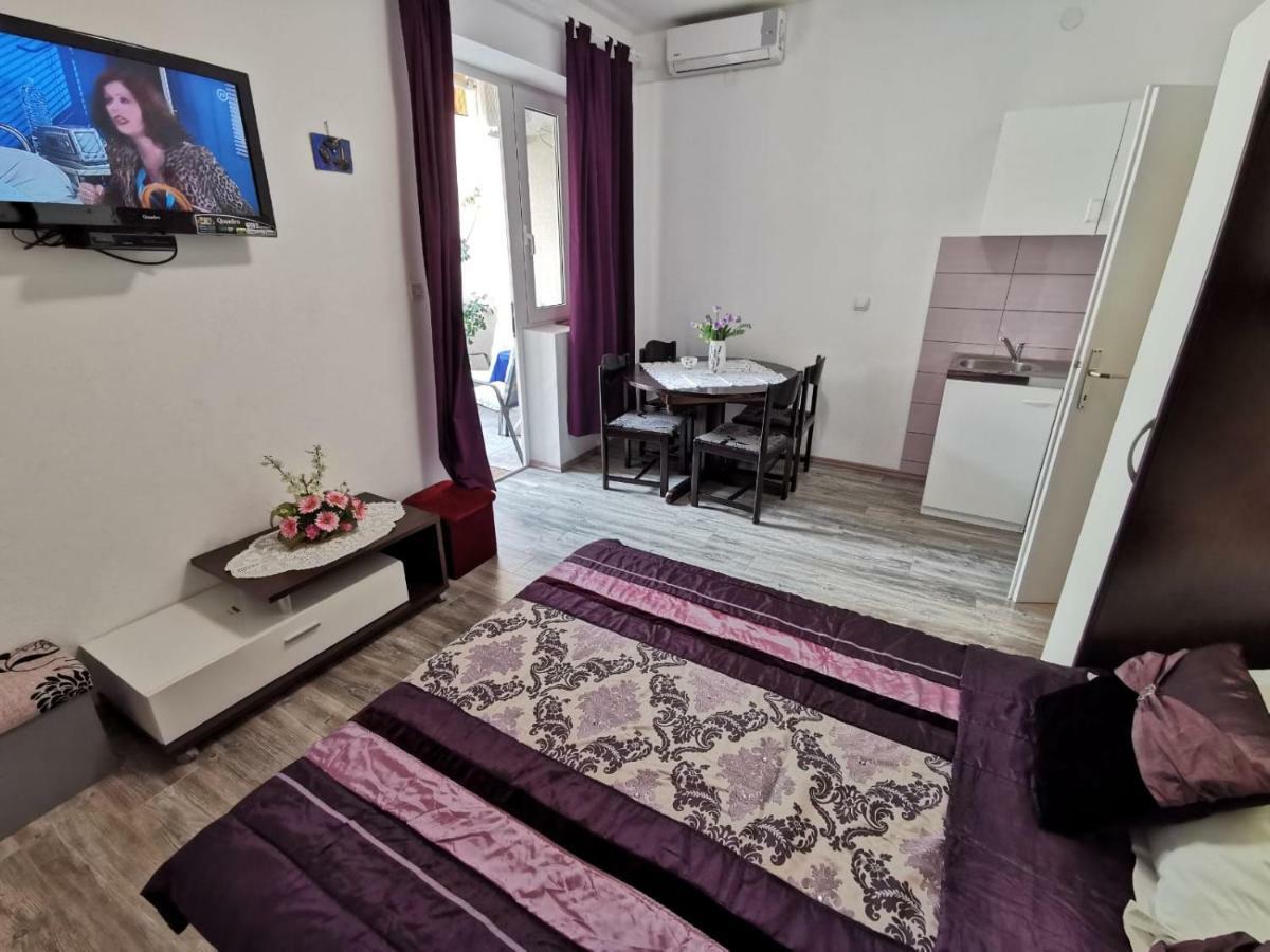 Apartments Deak Макарска Экстерьер фото