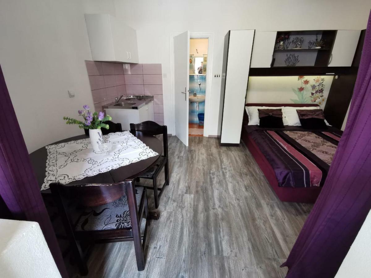 Apartments Deak Макарска Экстерьер фото